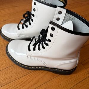 Doc Dr. Martens 1460 white Boots Air Wair UK 6 US 8, slightly used
